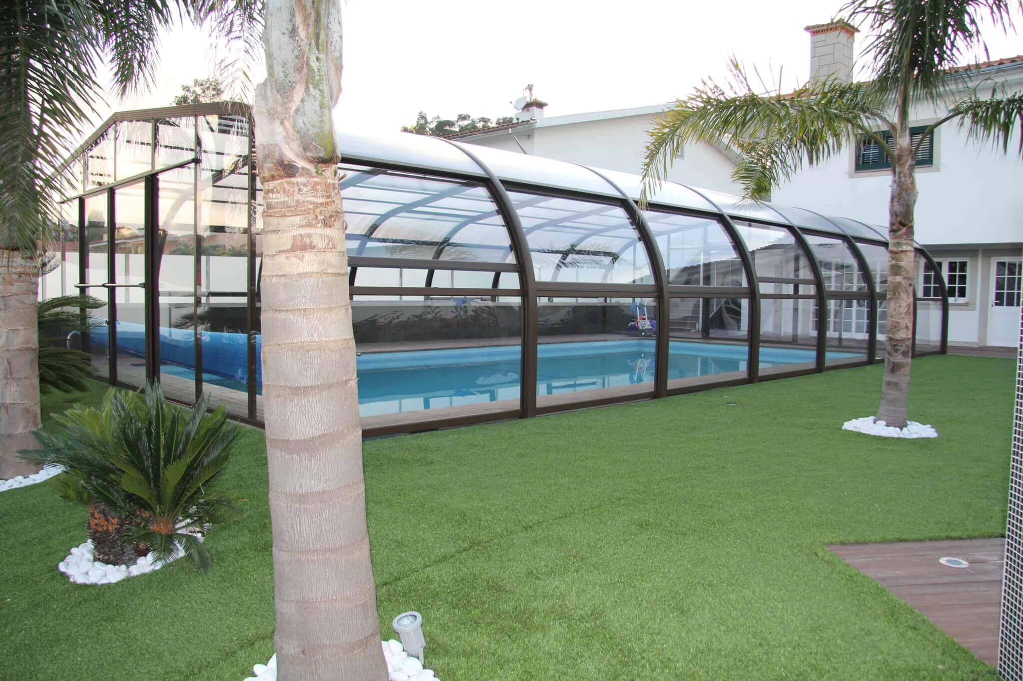 piscina cubierta con vegametal