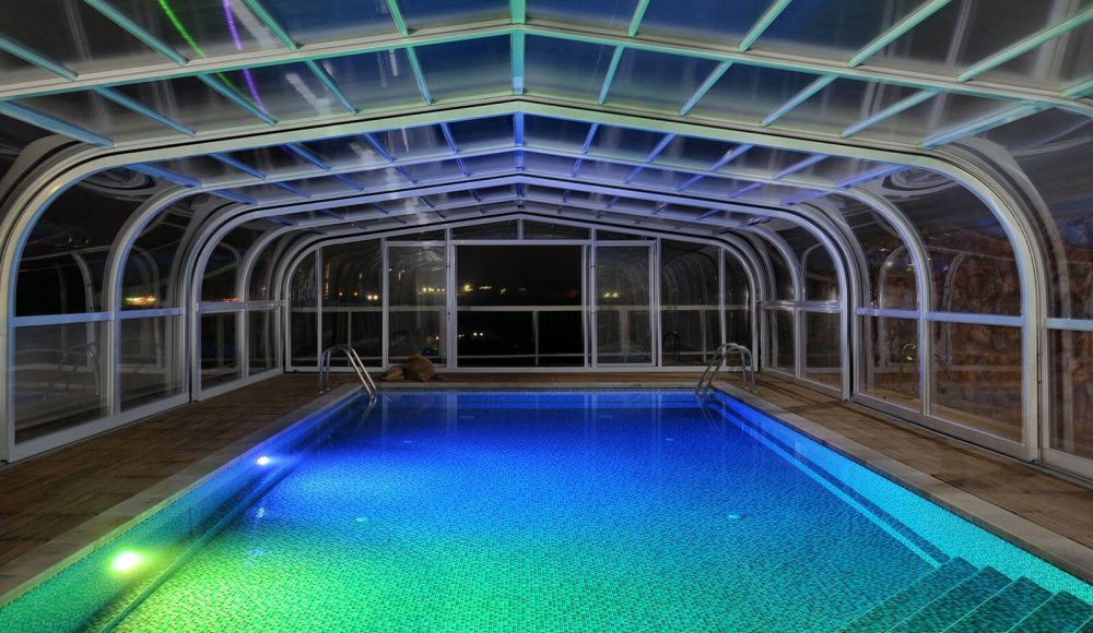 Cubiertas altas de piscinas / Abris hauts / High covers / Coberturas altas